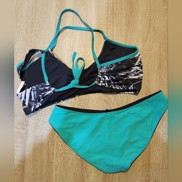Fabletics Bikini Set - Picture 2 of 8